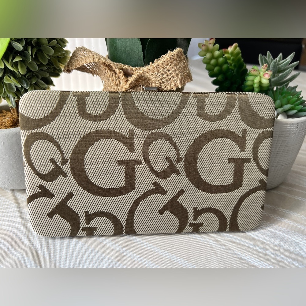 🌸4/$25 Gold/Tan “G” snap wallet/clutch - Picture 2 of 10
